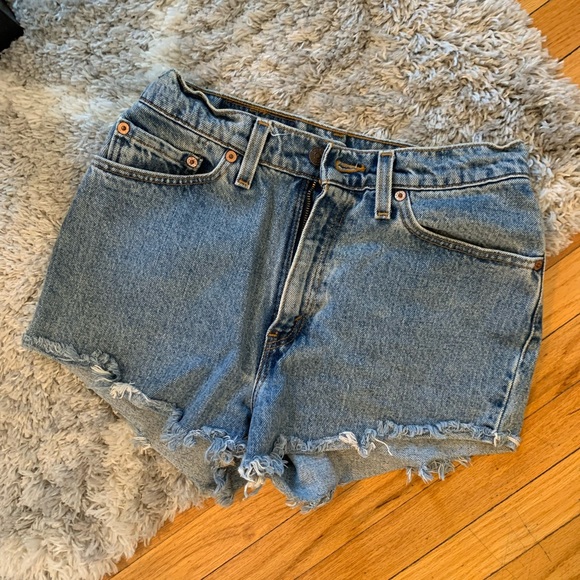 Vintage Levi’s high waisted jean shorts - Picture 2 of 2